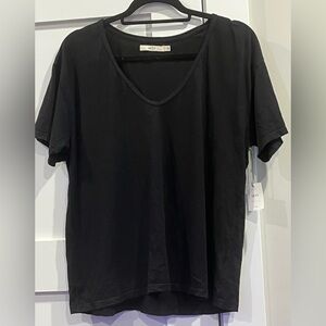 NWT AE77 Premium Cotton V-Neck Tee in Black - Size L